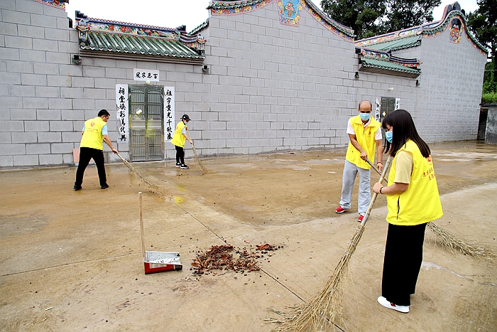2020年7月20日，白花鎮(zhèn)長(zhǎng)瀝村美麗鄉(xiāng)村 清潔先行—助力美麗中國(guó)建設(shè)志愿服務(wù)5.jpg