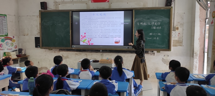 惠東縣大嶺新安小學(xué)開展“文明禮儀伴我行”主題教育活動簡報4.jpg