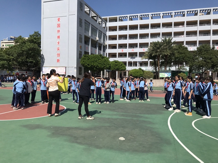 2022年10月27日惠東縣實驗小學(xué)舉行心理健康教育團體拓展示范課簡報 (2).jpg
