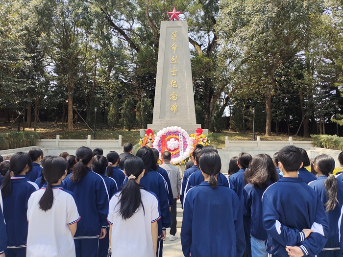2023年3月11日惠東縣黃埠中學(xué)組織開(kāi)展“傳承紅色基因，爭(zhēng)做時(shí)代新人”社會(huì)實(shí)踐活動(dòng) (3).jpg