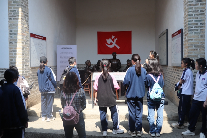 2023年3月11日惠東縣黃埠中學(xué)組織開(kāi)展“傳承紅色基因，爭(zhēng)做時(shí)代新人”社會(huì)實(shí)踐活動(dòng) (4).jpg